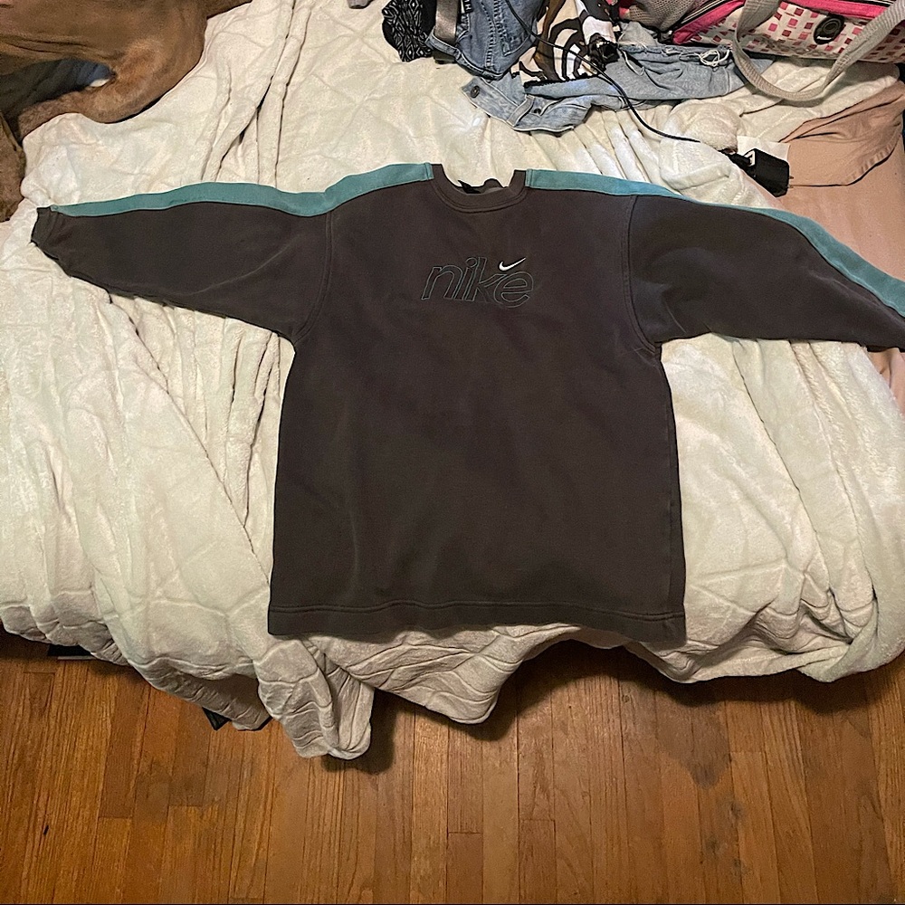 brown & teal vintage nike crew neck